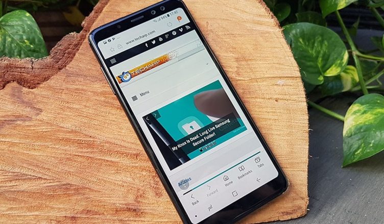 Samsung Galaxy A8 head