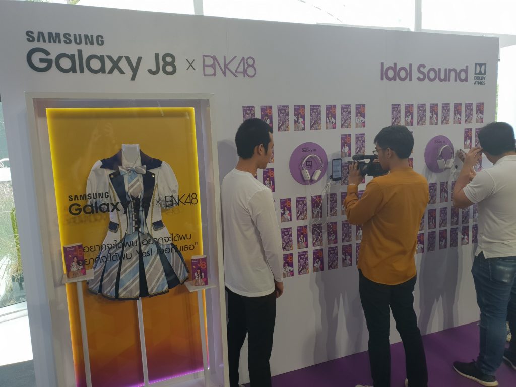Samsung Galaxy J8 With BNK48 (1)