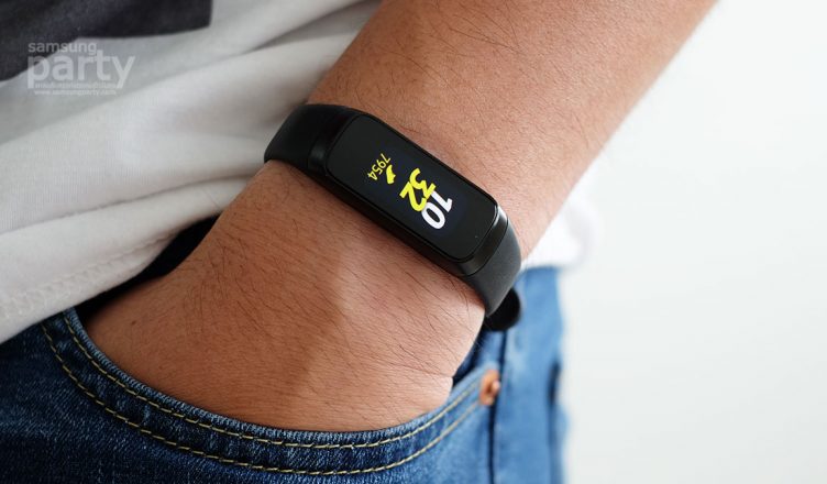 รีวิว Samsung Galaxy Fit สมาร์ทแบนด์หน้าจอสี เพื่อสุขภาพและออกกำลังกาย