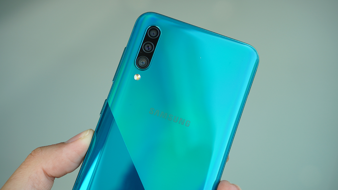 รีวิว Samsung Galaxy A30s ดีไซน์ใหม่ จอใหญ่ กล้องหลัง 3 ตัว ราคา 7,990 บาท