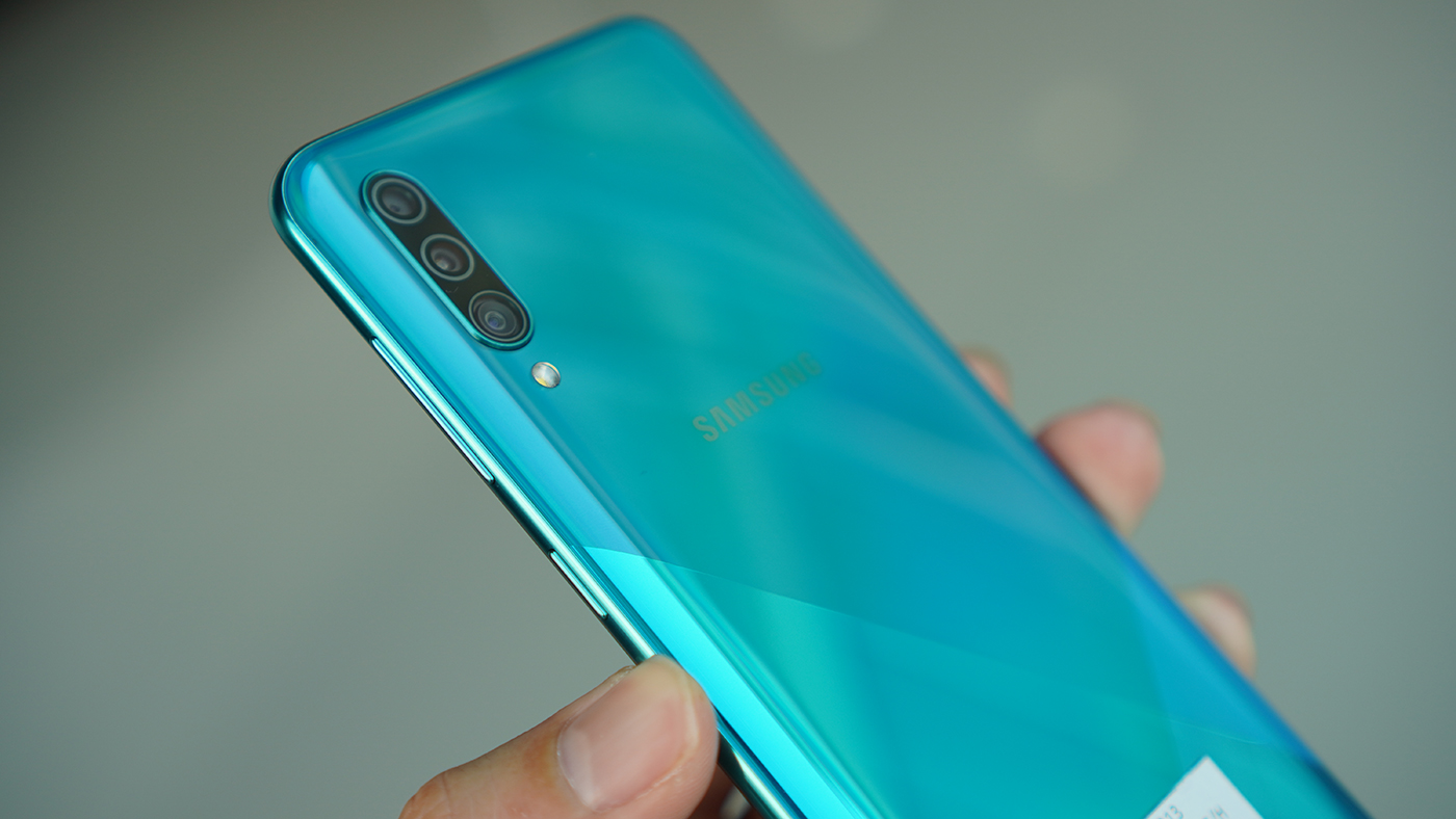 รีวิว Samsung Galaxy A30s ดีไซน์ใหม่ จอใหญ่ กล้องหลัง 3 ตัว ราคา 7,990 บาท